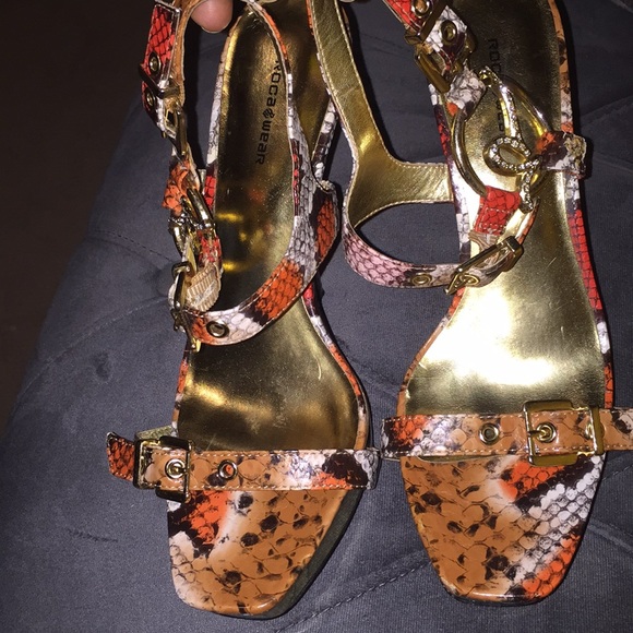 RocaWear Multi-colored, snakeskin patterned heels - Picture 5 of 8